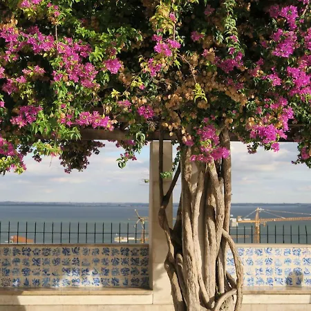 Xavier - Alfama River View * Lisbona